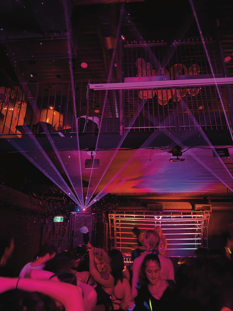 Cool lasers make an interesting effect over the dance floor.
